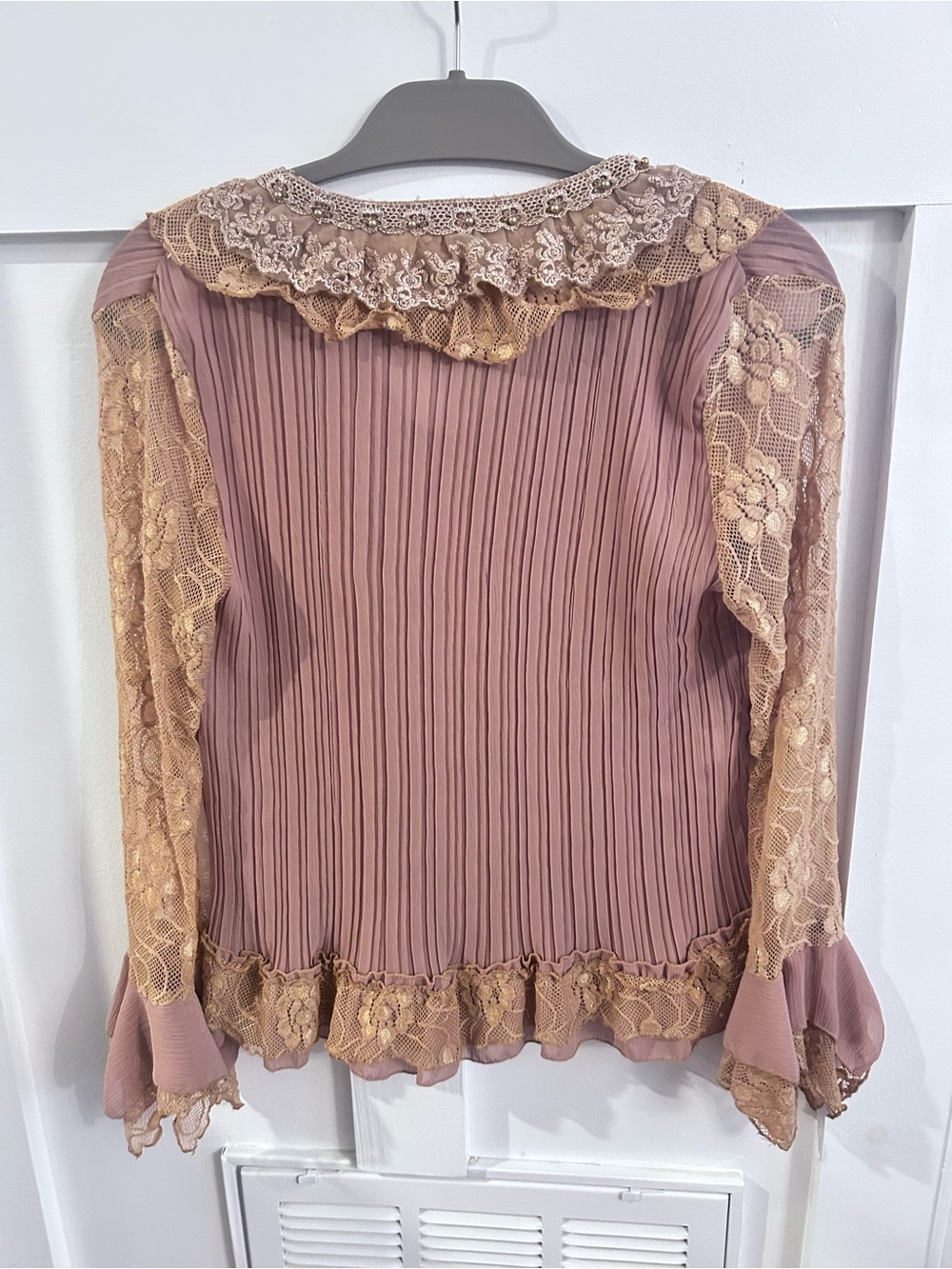Vintage-Inspired Pink Lace Ruffle Button-Front Top - Picture 7 of 9